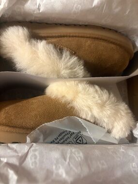 UGG Kids Chestnut Cluggette Slipper with Cream Fur Trim